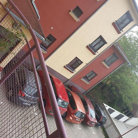 Lux Apartman Čačak Buitenkant foto