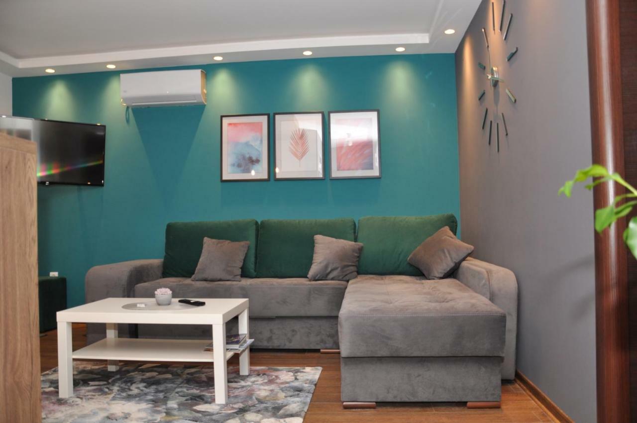 Lux Apartman Čačak Buitenkant foto