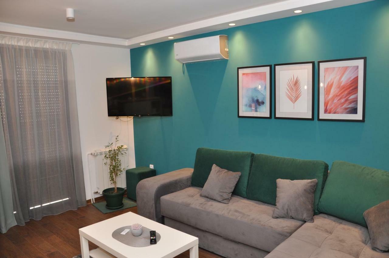 Lux Apartman Čačak Buitenkant foto