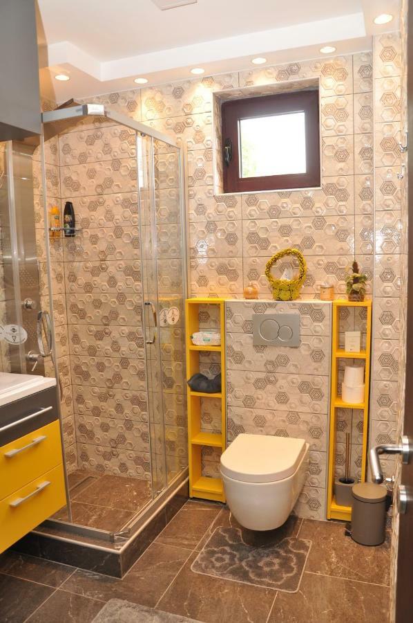 Lux Apartman Čačak Buitenkant foto
