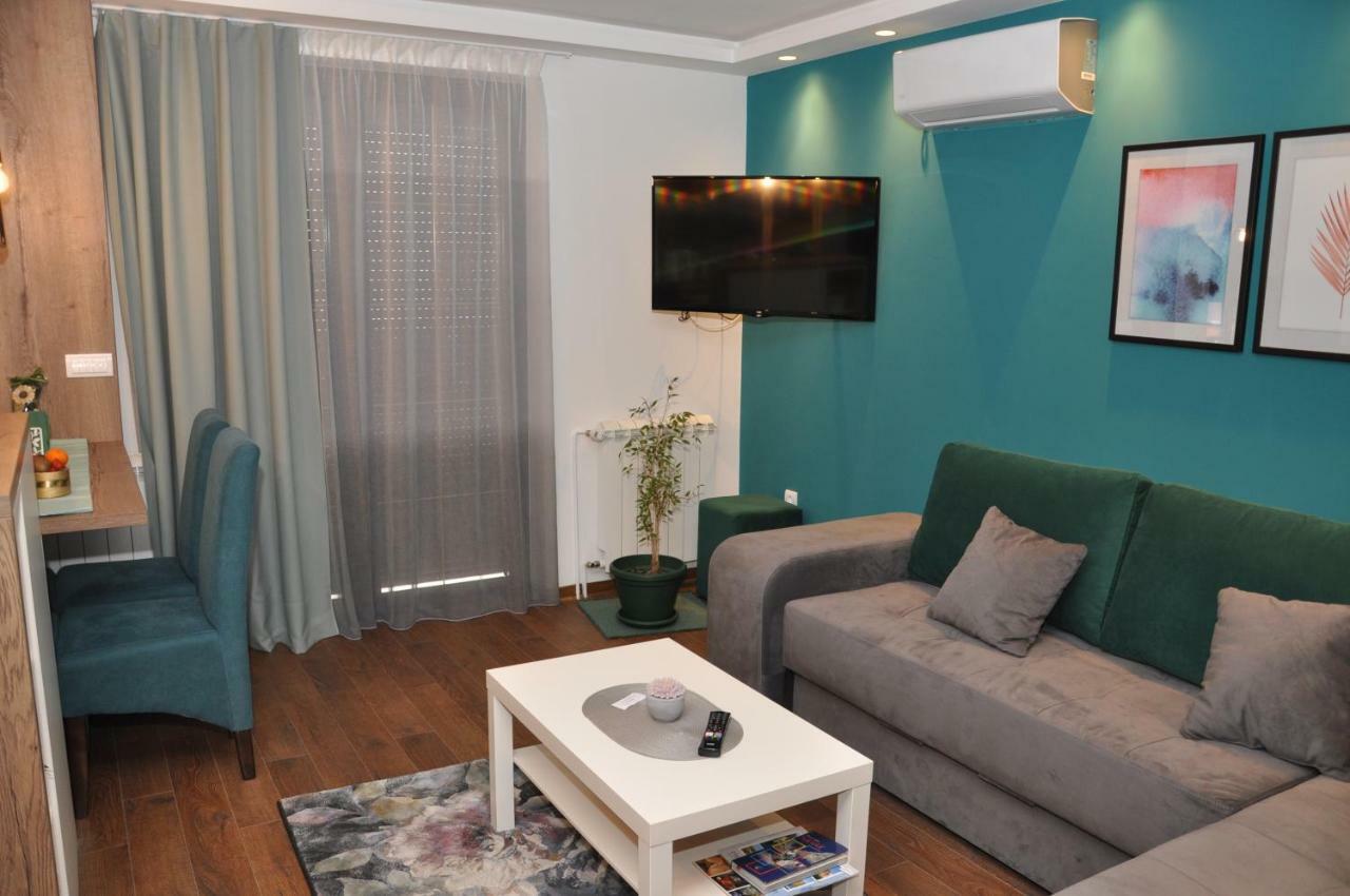 Lux Apartman Čačak Buitenkant foto